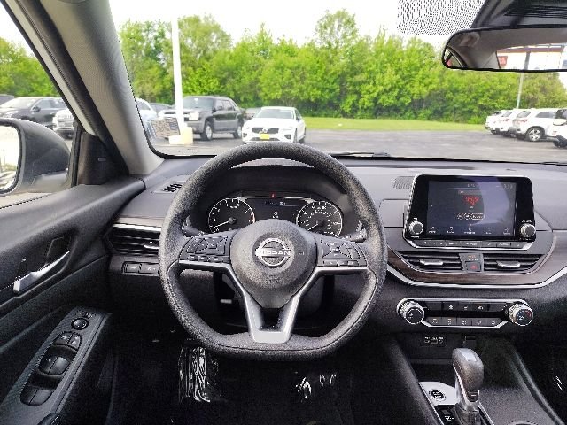 Used 2025 White Nissan 2.5 SV image 14