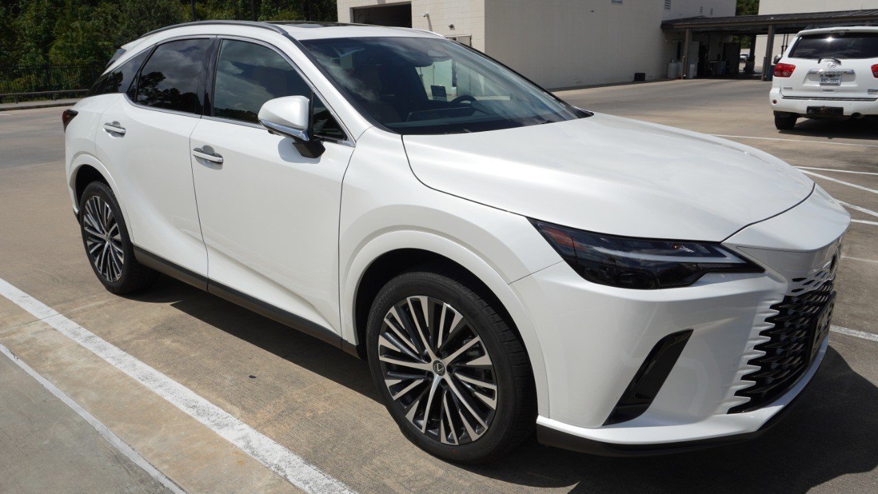 Used 2025 White Lexus RX 350 Premium image 3