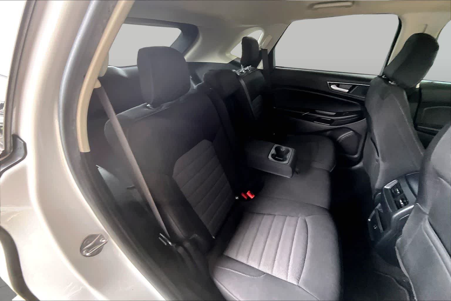 Used 2021 Oxford White Ford SE image 18