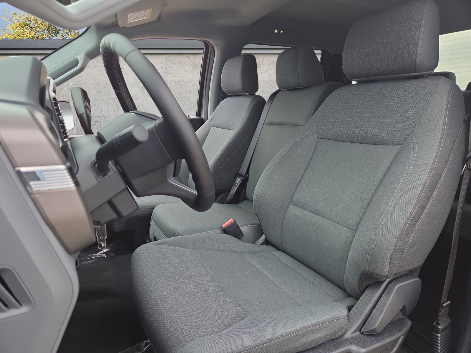 2025 Ford F-150 XLT - Photo 9