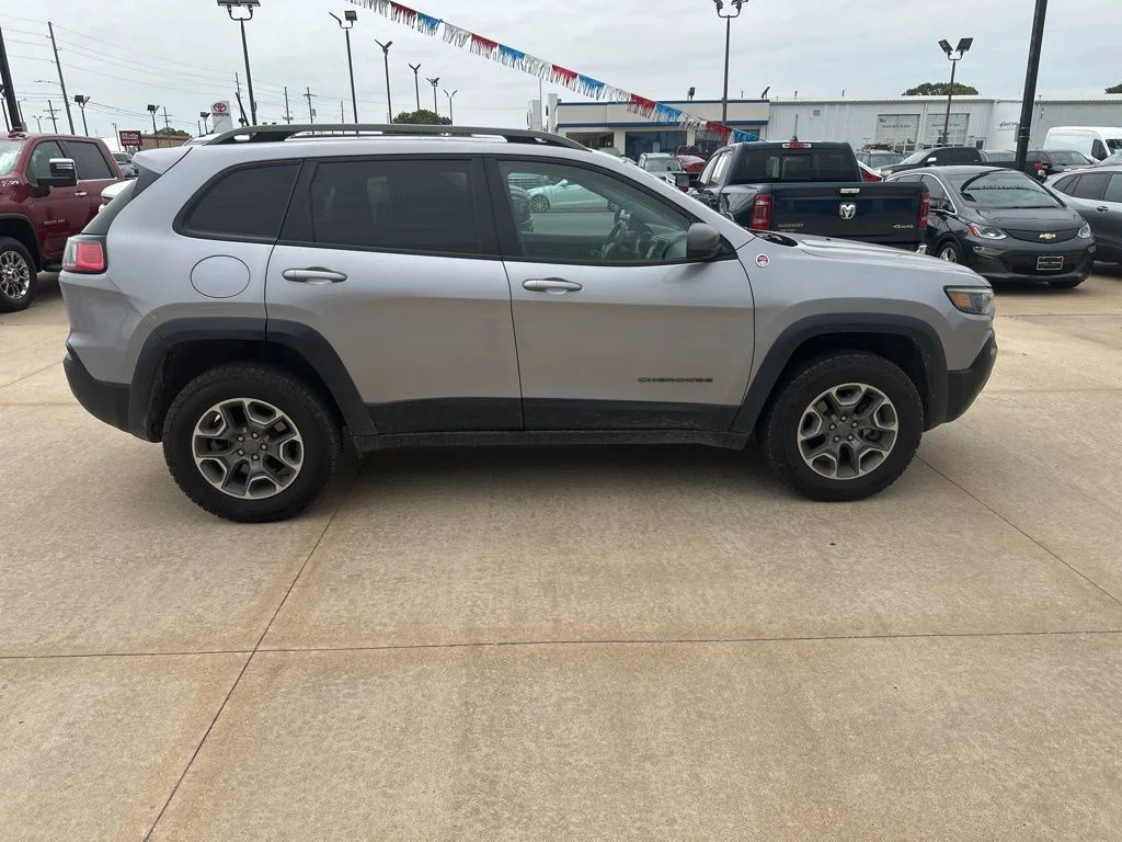 Used 2020 Silver Jeep Trailhawk image 29