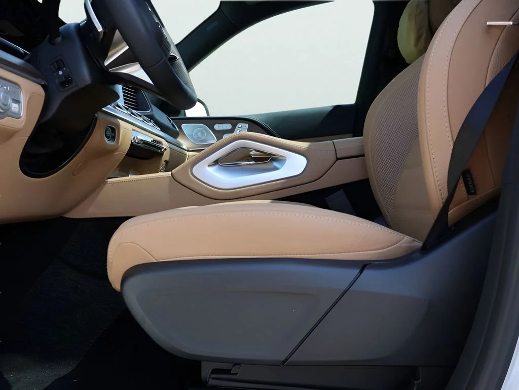 New 2026 MANUFAKTUR Moonlight White Metallic Mercedes-Benz GLS 450 image 79