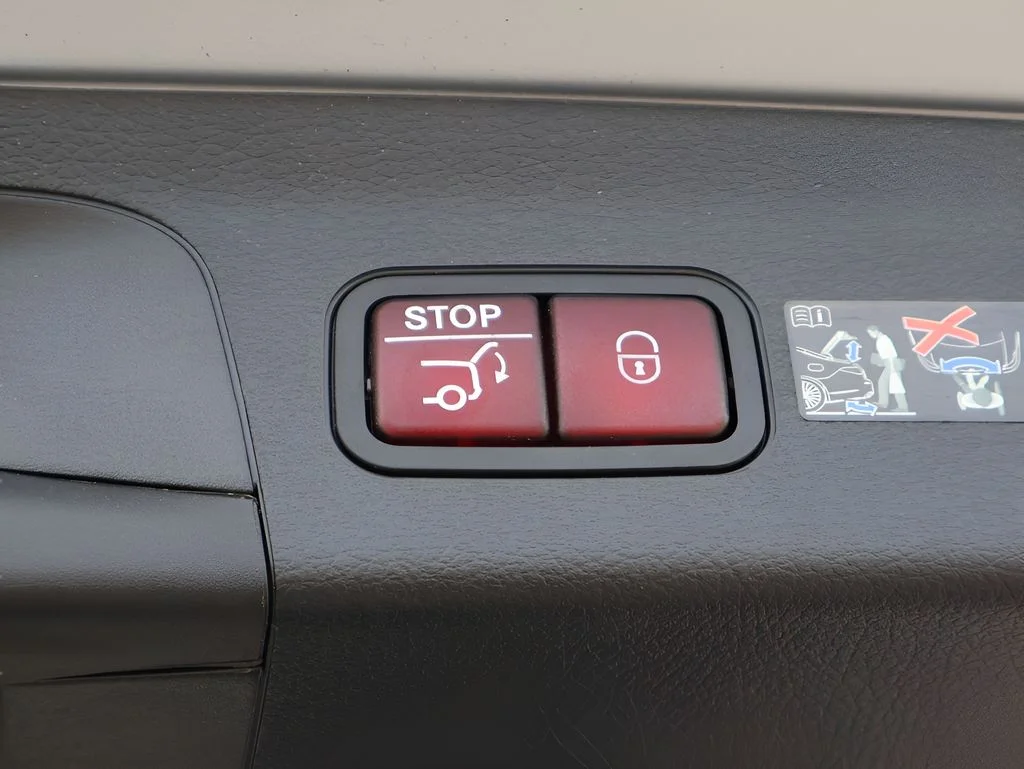 Used 2025  Mercedes-Benz GLS 450 image 19