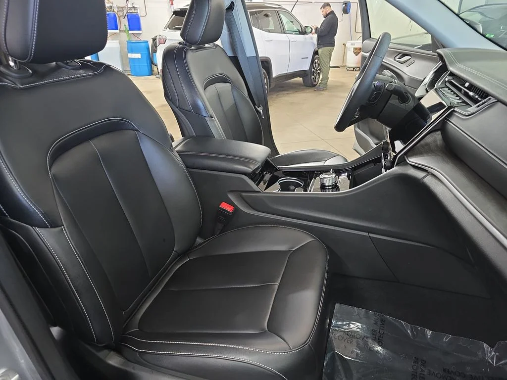 Used 2023 Silver Jeep Limited image 10