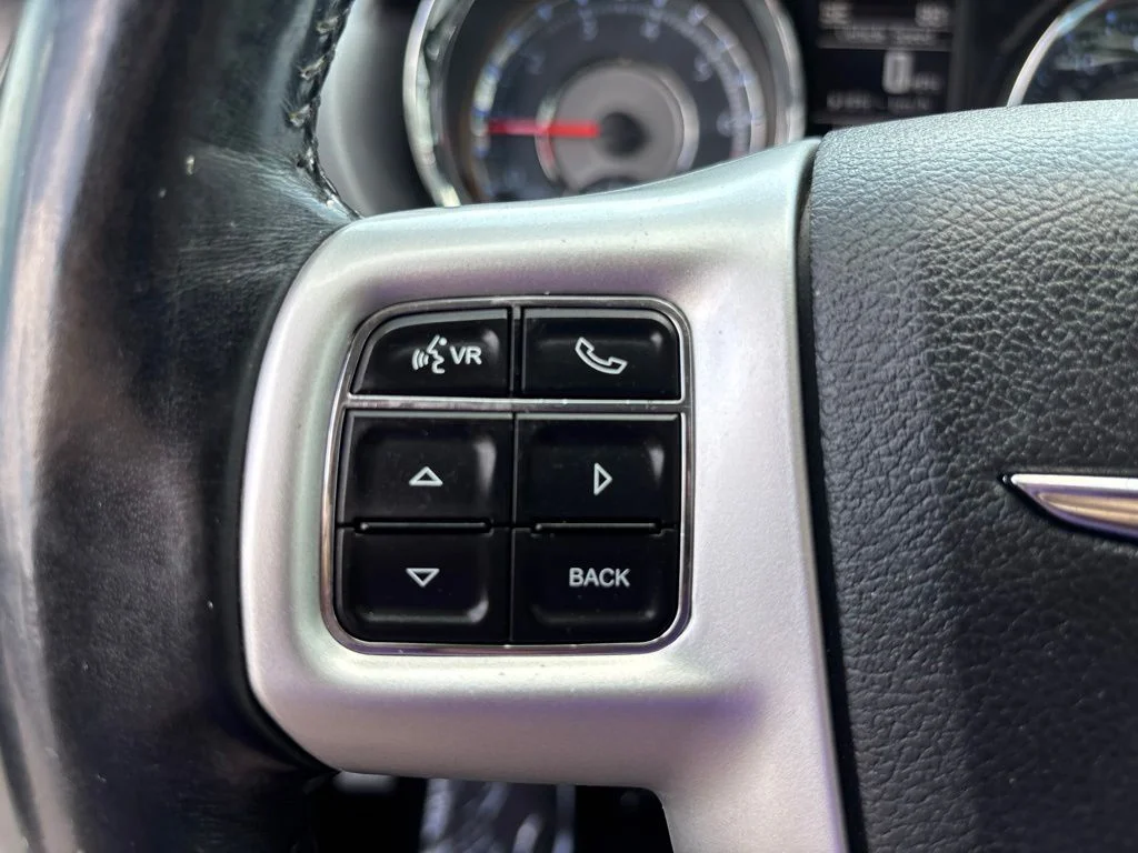 Used 2014 White Chrysler Touring image 18