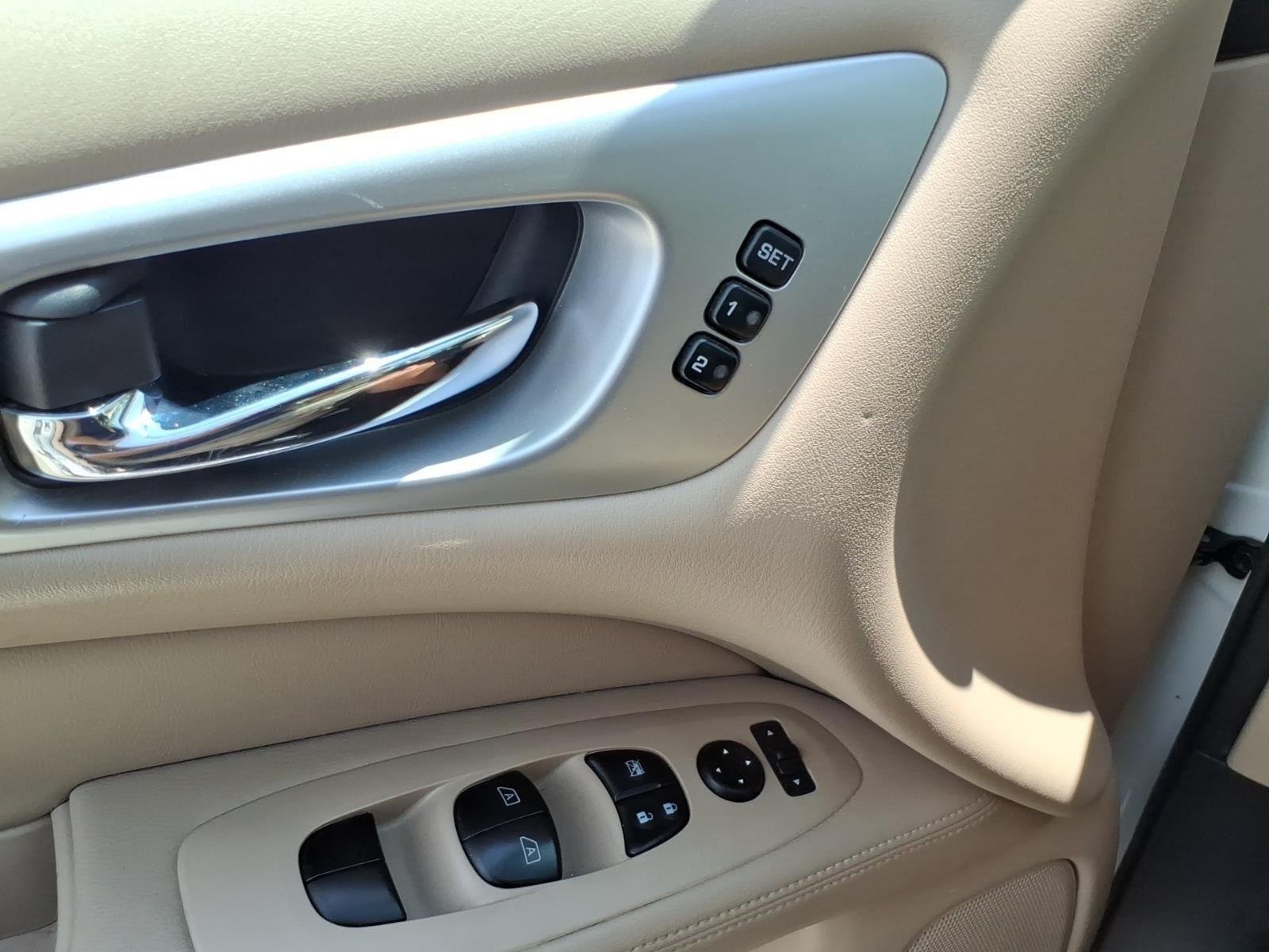 Used 2019 Pearl White Tricoat Nissan Platinum image 12