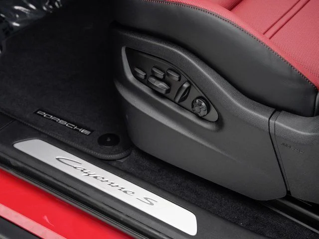 Certified Used 2025  Porsche S image 12