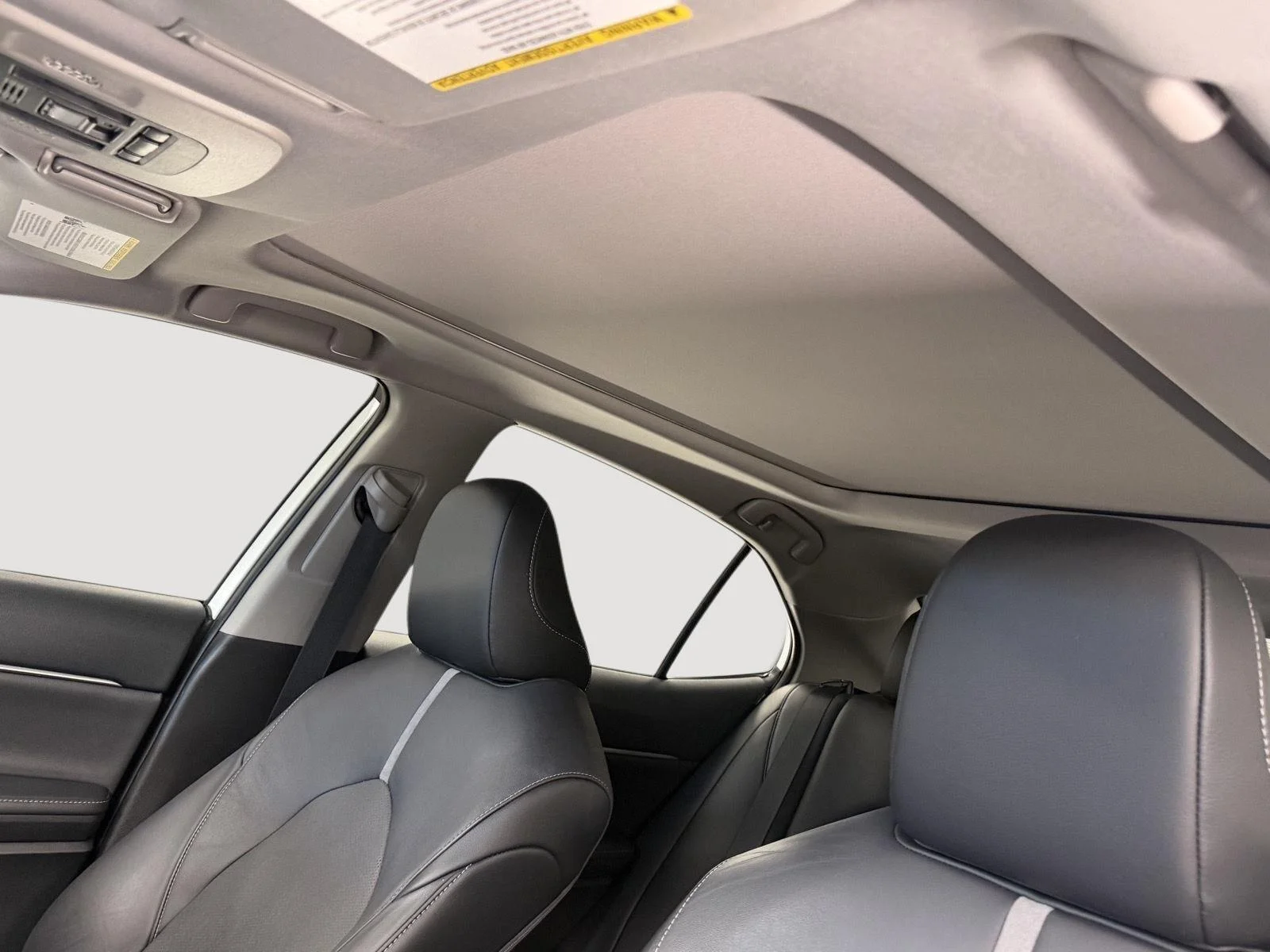 Used 2021 Wind Chill Pearl Toyota XSE image 17