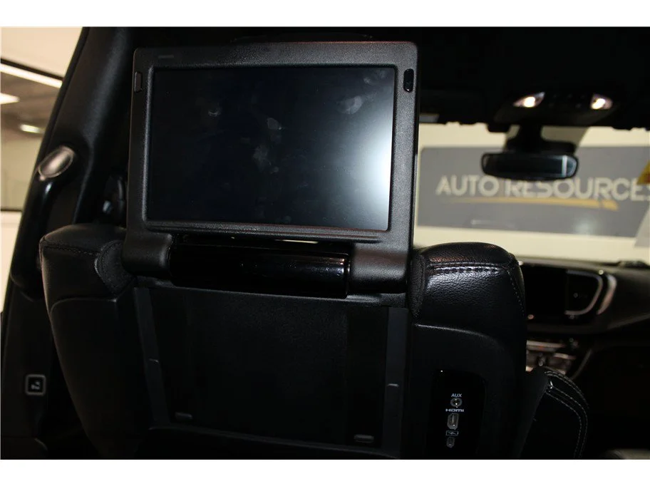 Used 2022 Brilliant Black Crystal Pearlcoat Chrysler Hybrid Touring L image 17