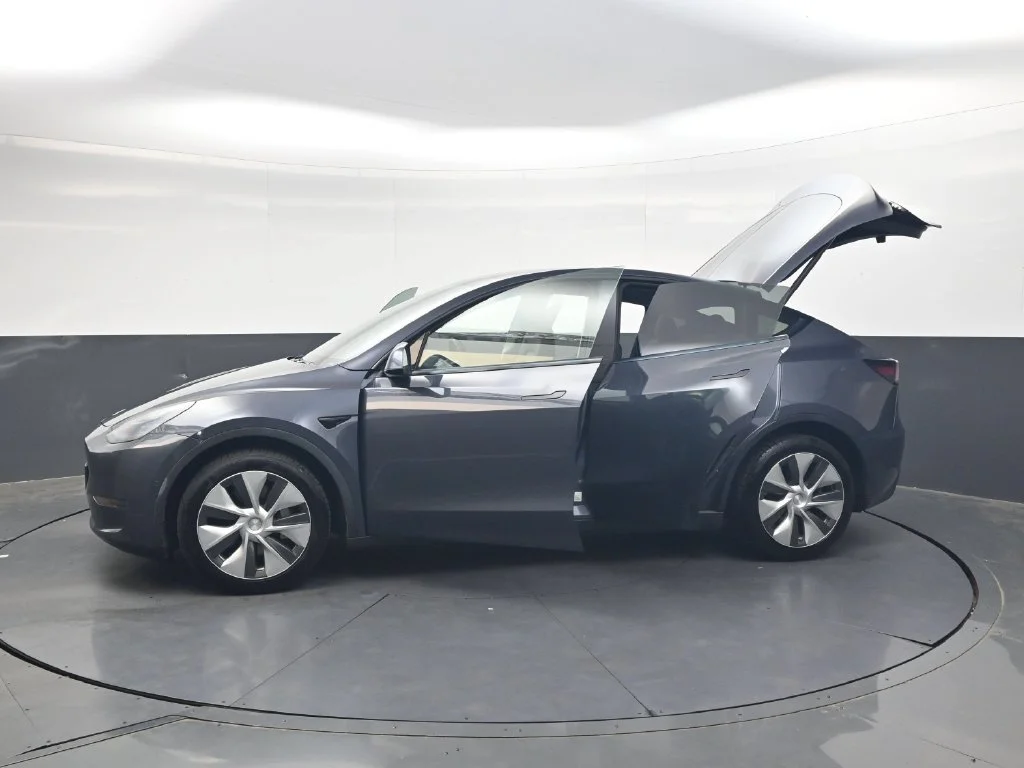 Used 2021 Midnight Silver Metallic Tesla Long Range image 32