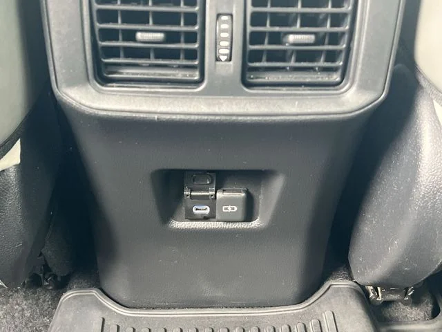 Used 2022  Toyota XLE image 36