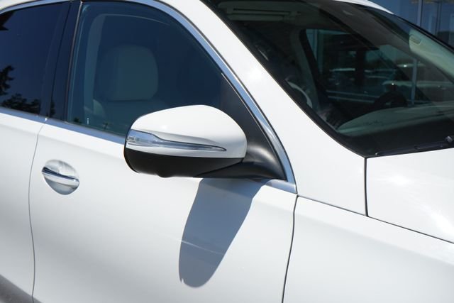 Used 2022 White Mercedes-Benz GLE 350 image 13