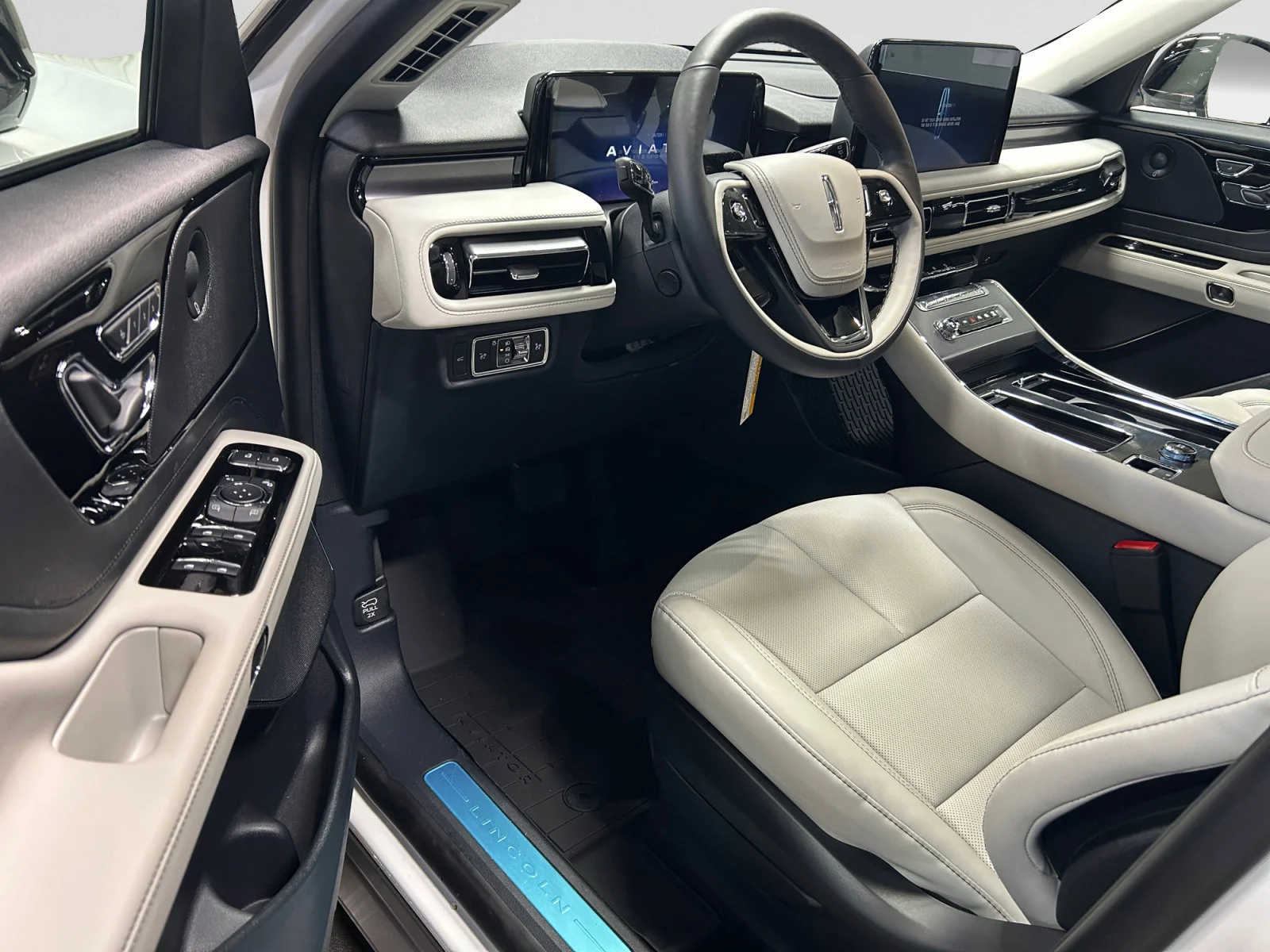 New 2026 Pristine White Metallic Tri-Coat Lincoln Premiere image 13