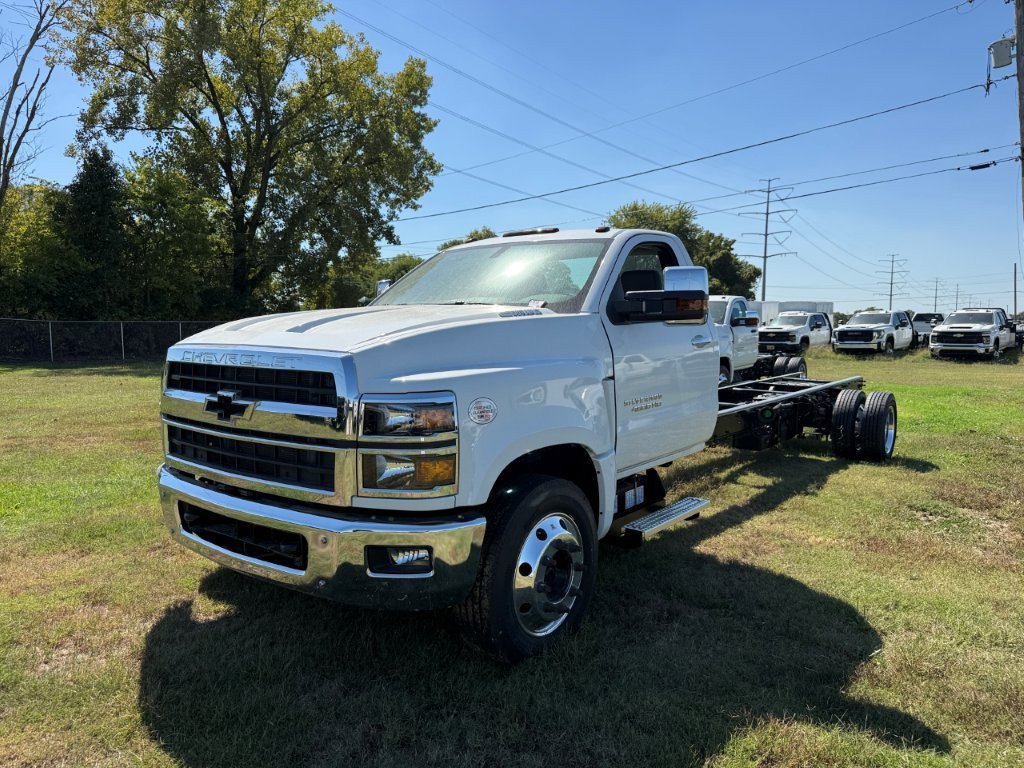 New 2024 Summit White Chevrolet Work Truck image 3