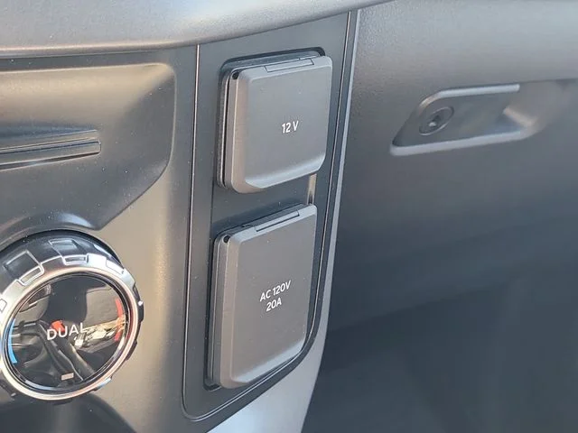 New 2026 Oxford White Ford XLT image 27