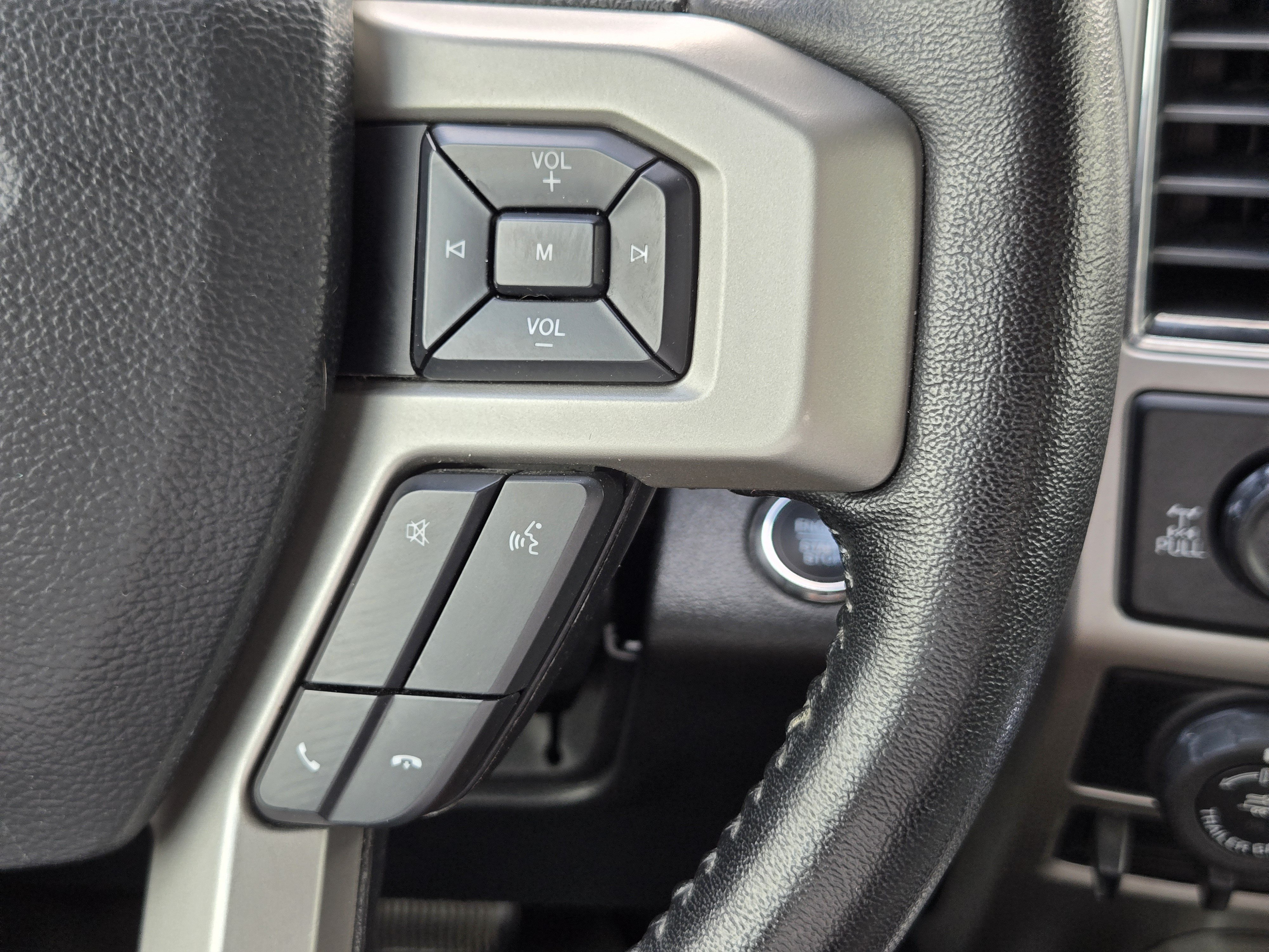 Used 2019 Magma Red Metallic Ford LARIAT image 27