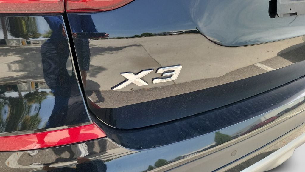 Used 2021 Black BMW xDrive30i image 10