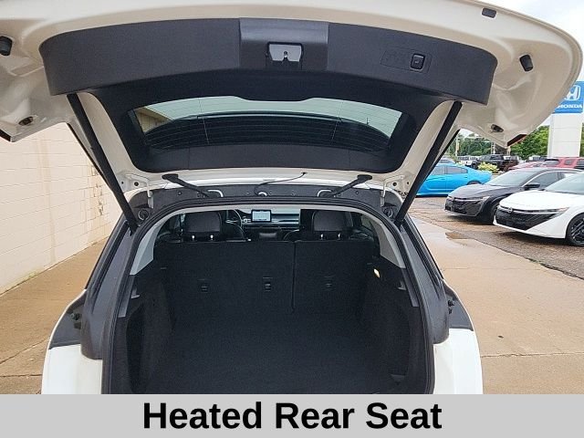Used 2022 White Metallic Lincoln Standard image 14