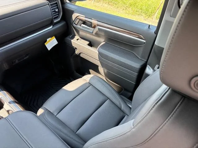 New 2026 Special Exterior Color Chevrolet LT image 9