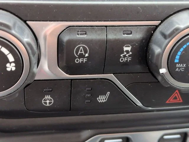 Certified Used 2020 Bikini Pearlcoat Jeep Unlimited Sport S image 21