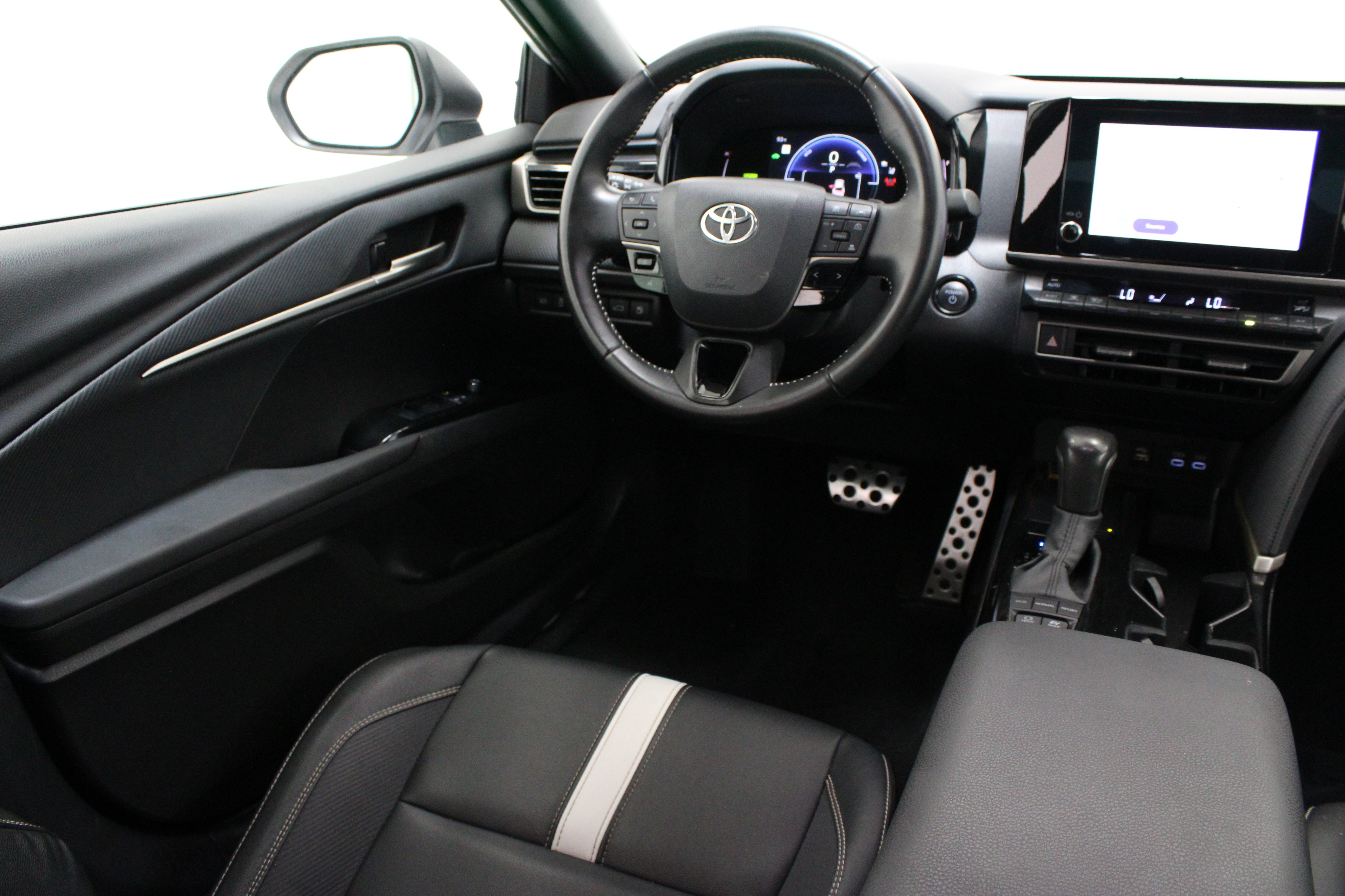 Used 2025 BLIZZARD PEARL Toyota SE image 30