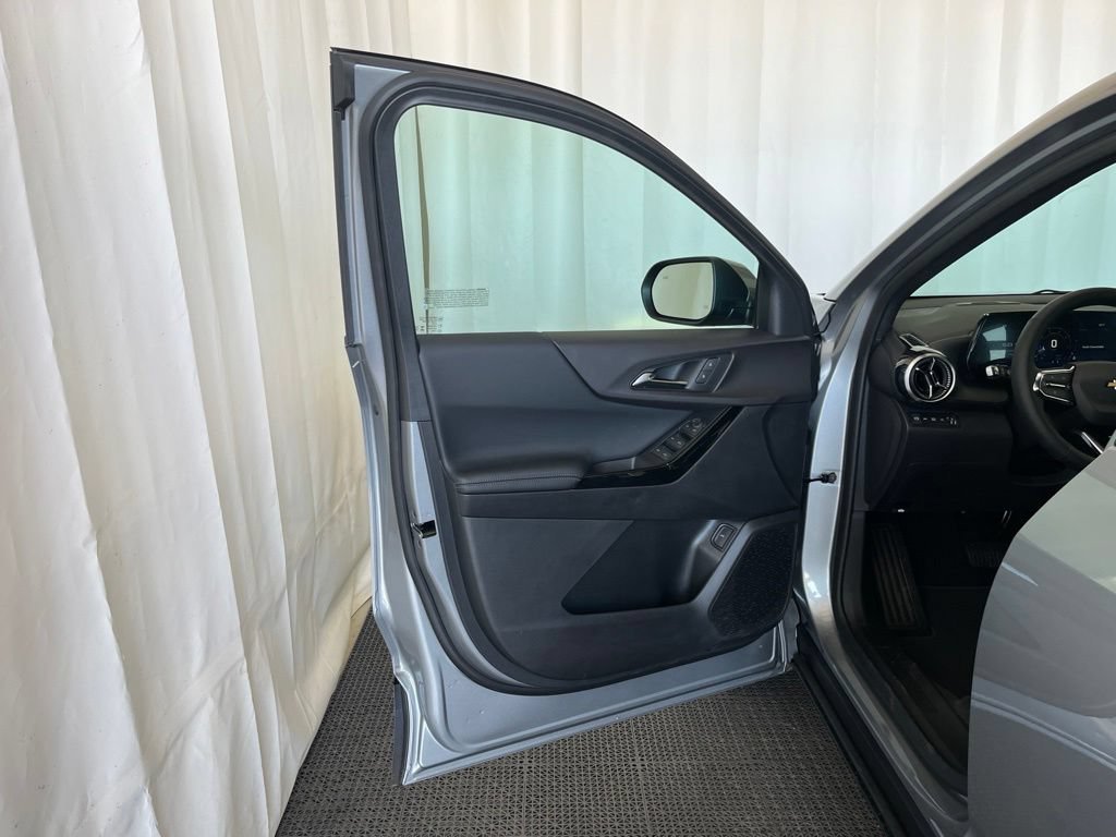 2027 Chevrolet Equinox LT - Photo 17
