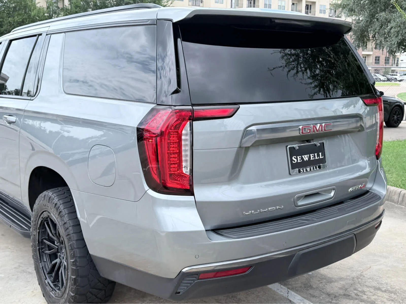 Used 2023 Sterling Metallic GMC AT4 image 10