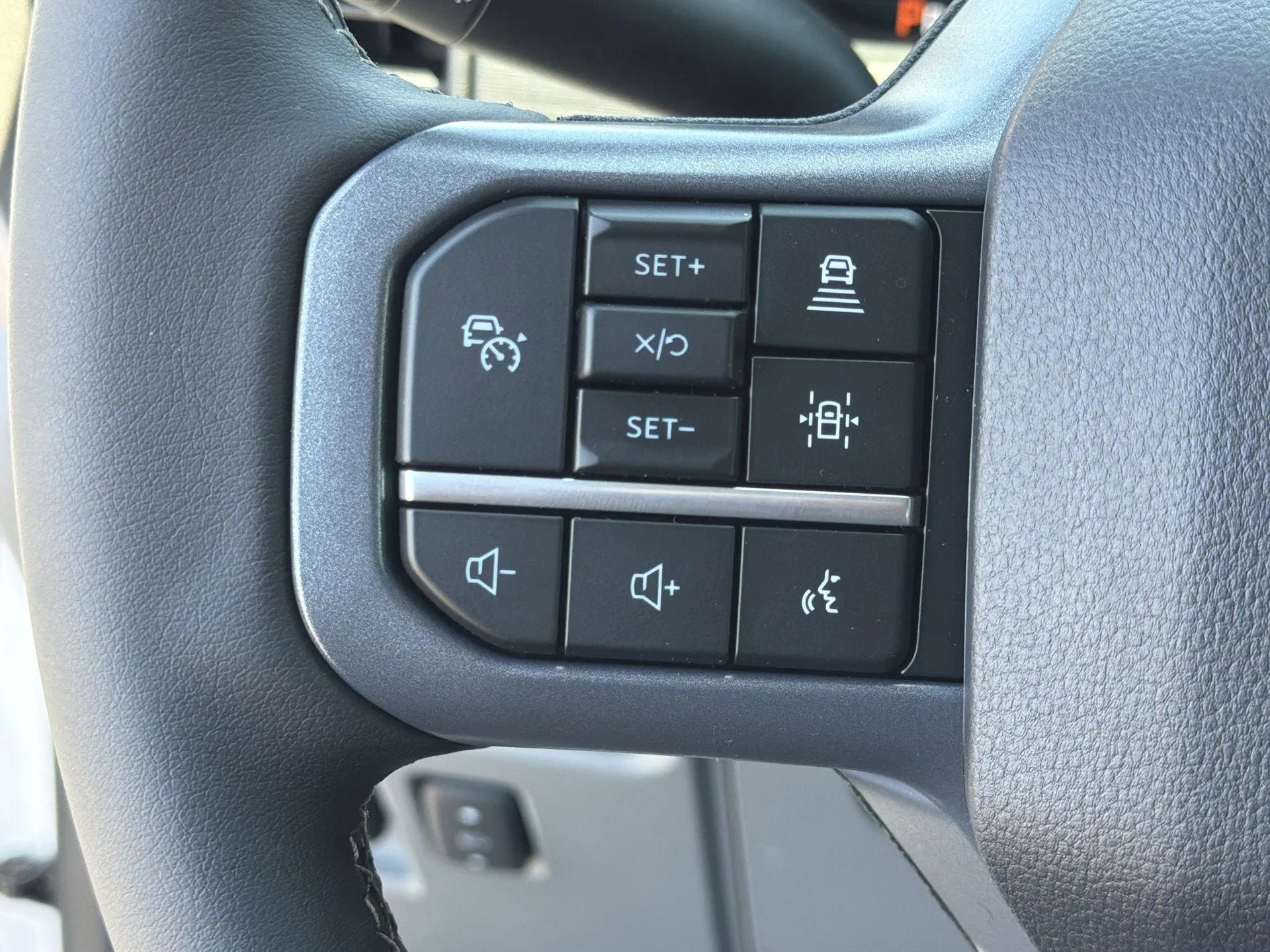 New 2026 Oxford White Ford XLT image 18