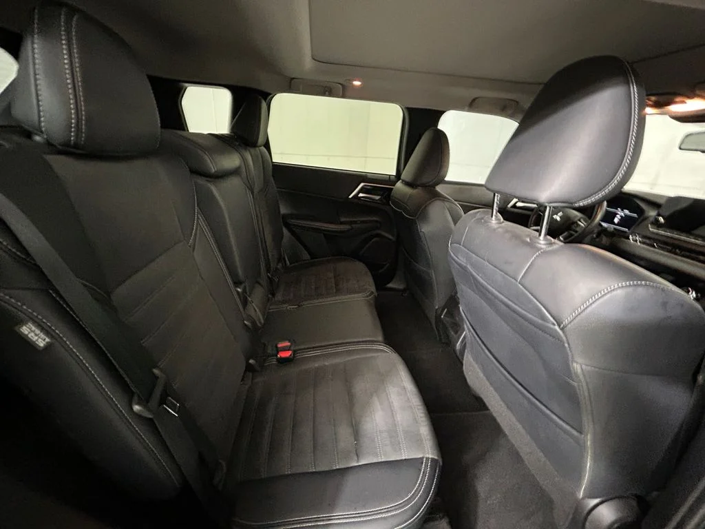 Used 2024 Blue Mitsubishi SE image 17