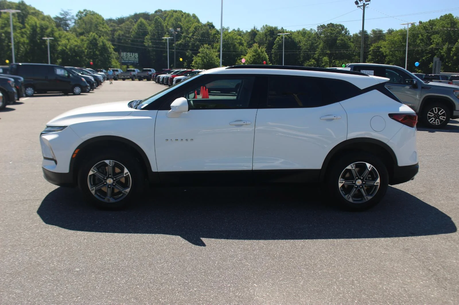 Used 2024 Summit White Chevrolet 2LT image 5