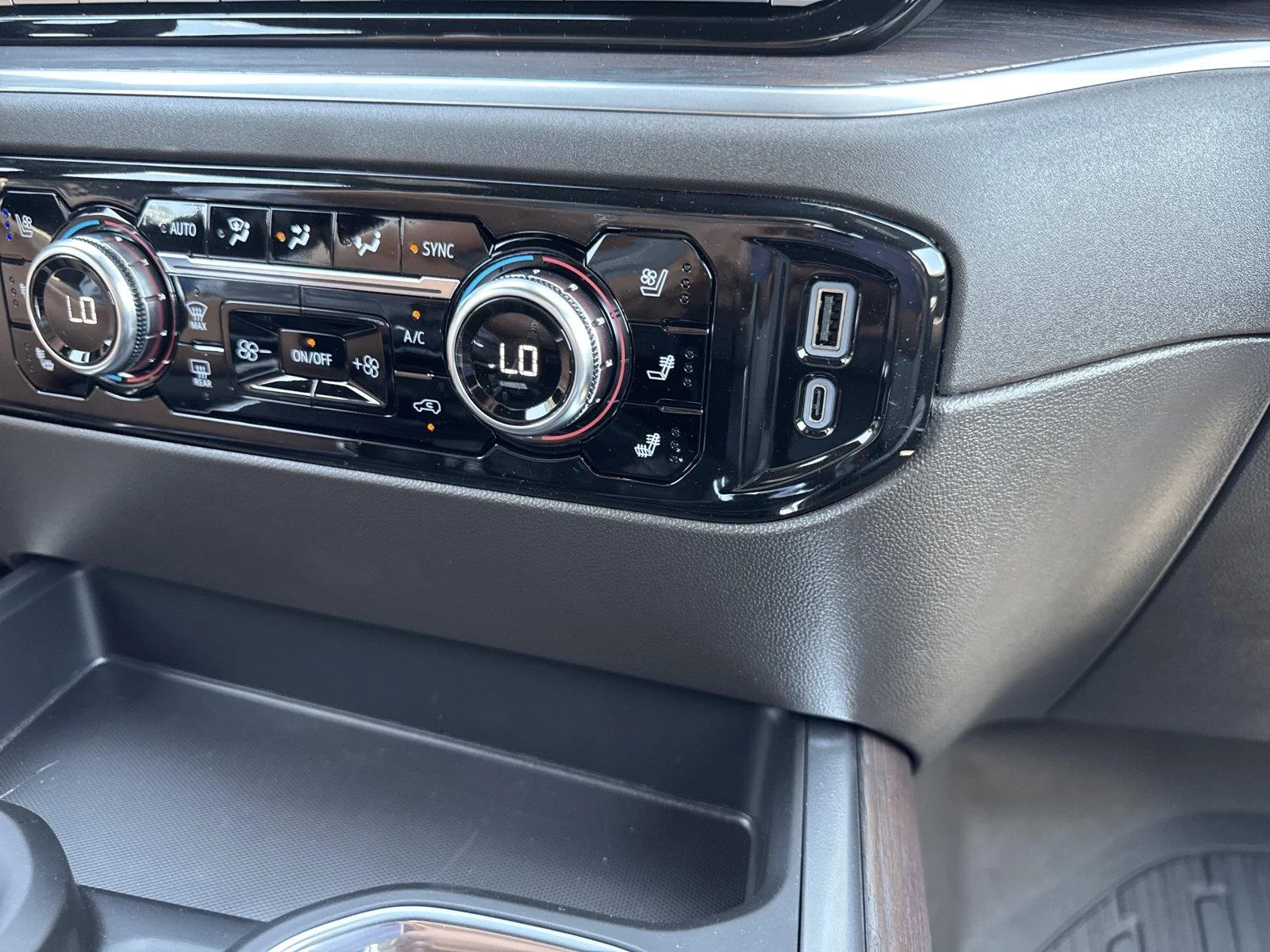 New 2026 Onyx Black GMC SLT image 25