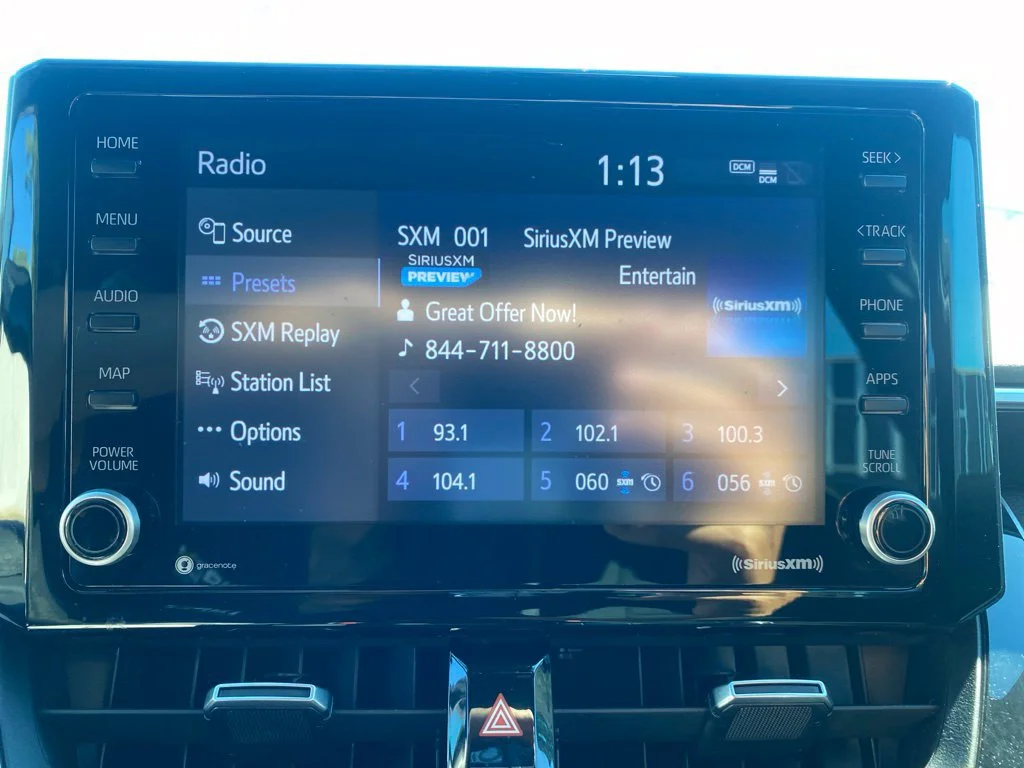 Used 2022  Toyota SE image 27