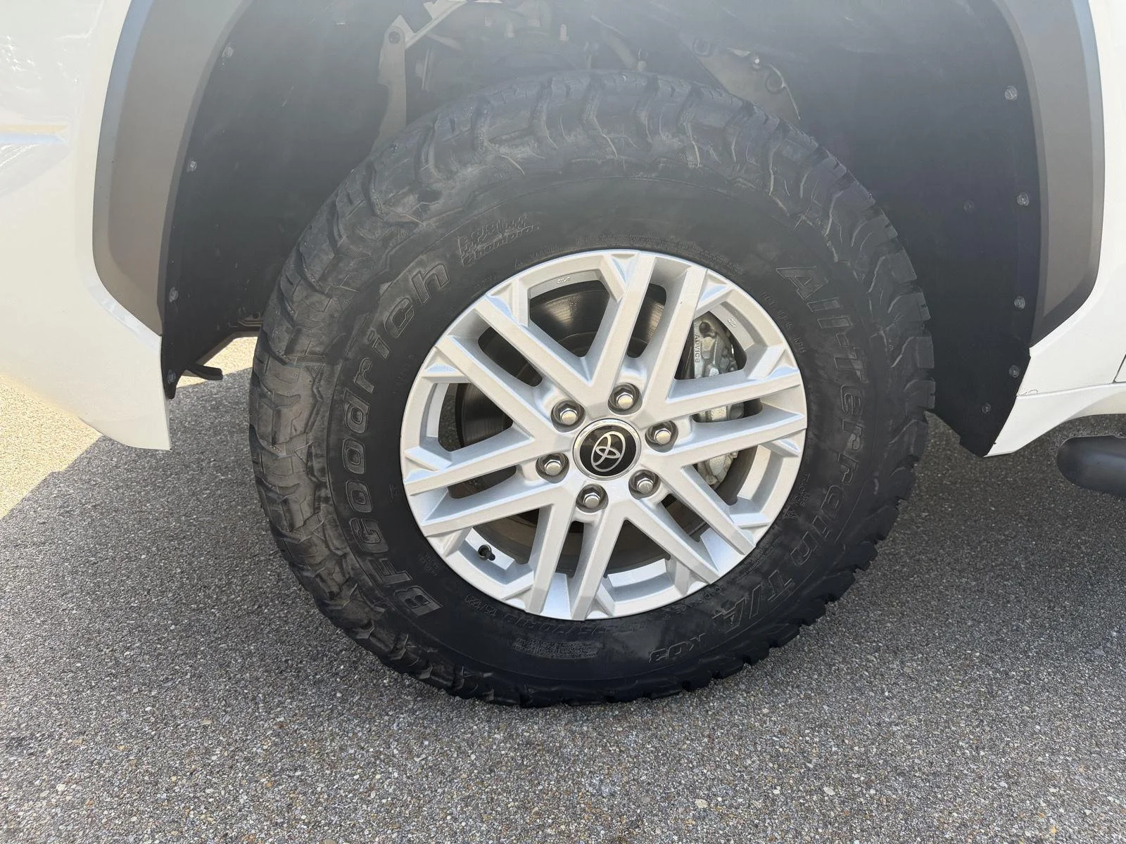 Used 2023 Ice Cap Toyota SR5 image 24