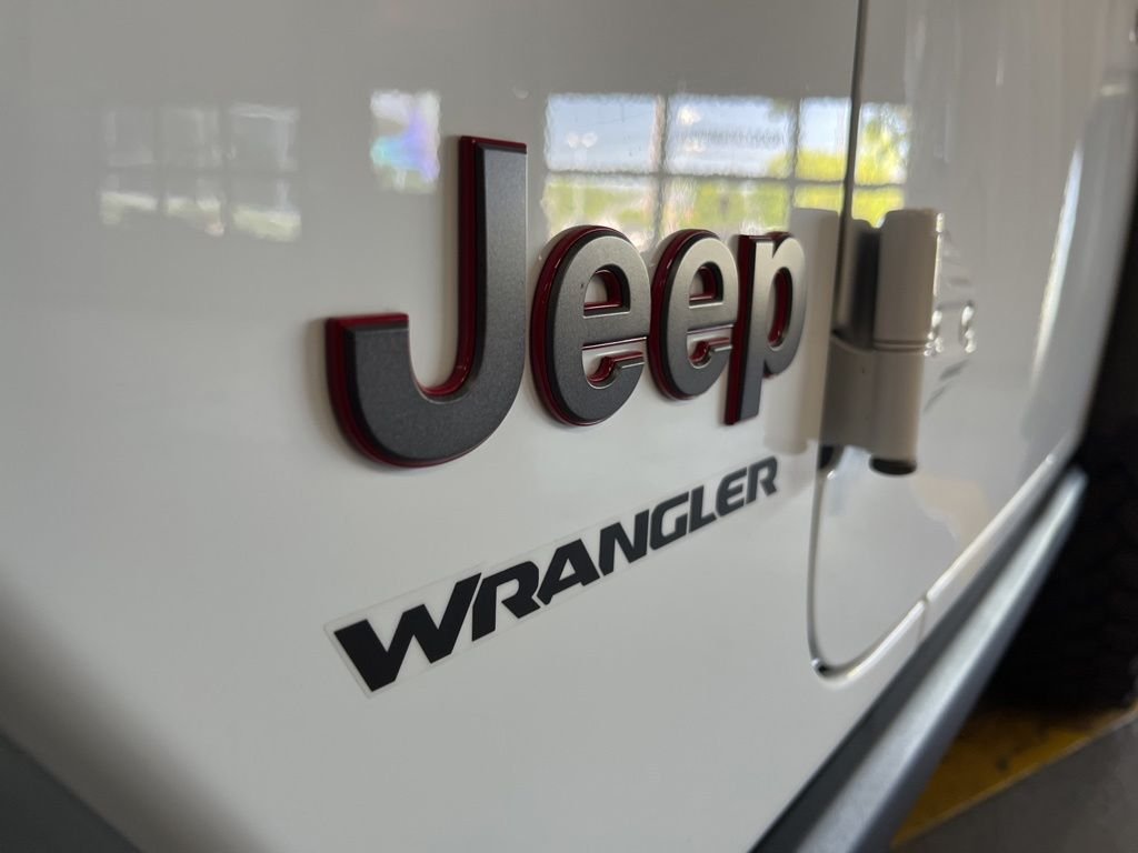 Used 2022 Bright White Clearcoat Jeep Rubicon image 13