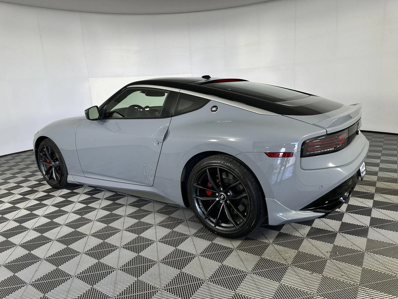 Used 2024 Boulder Gray/Super Black Nissan Performance image 10