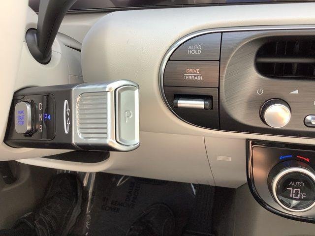 New 2026 White Pearl Hyundai SEL Premium image 33