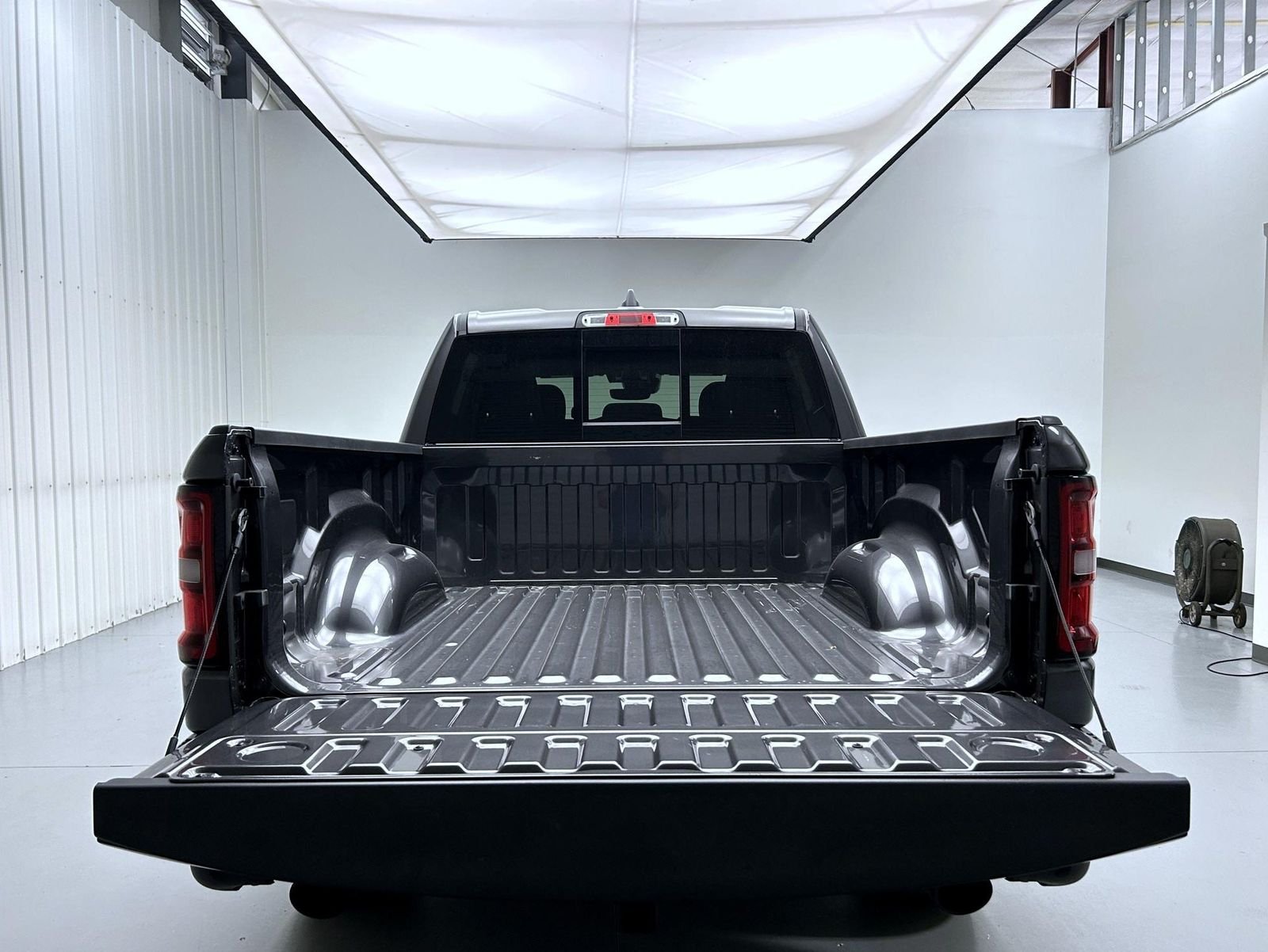 New 2026 Granite Crystal Metallic Clearcoat RAM Big Horn/Lone Star image 21