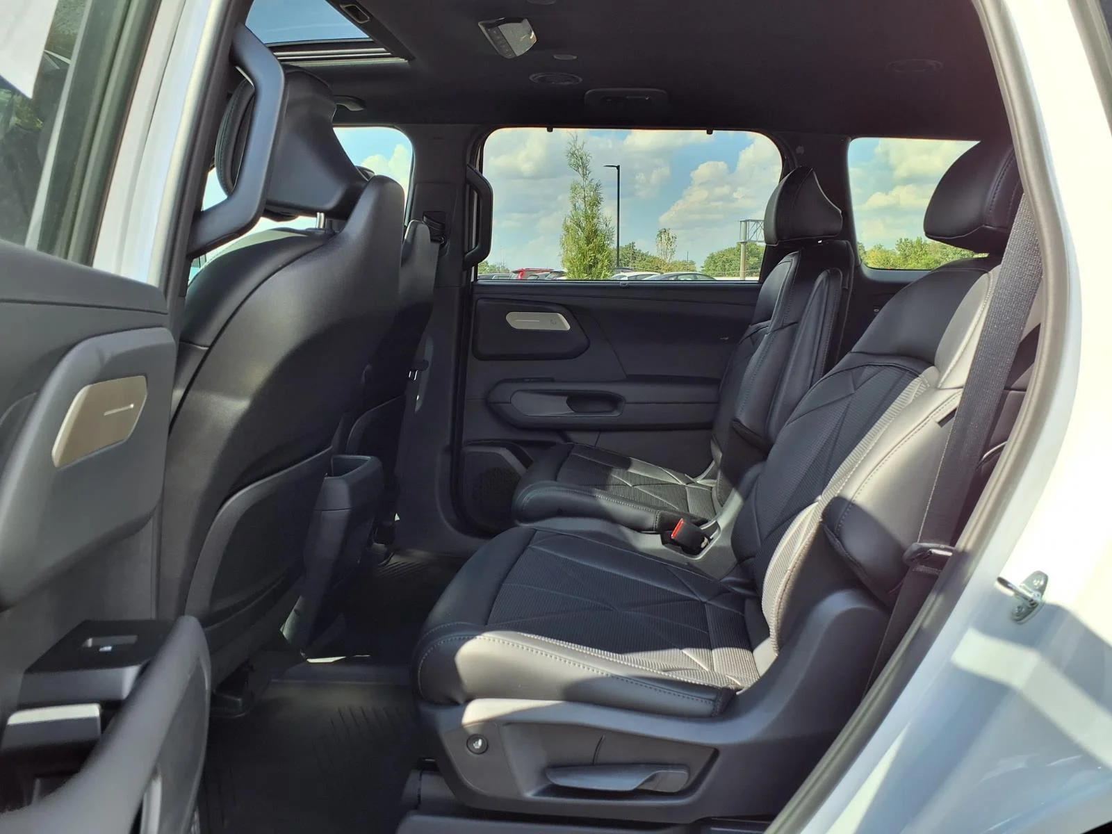 New 2027 Glacial White Pearl KIA EX AWD image 14