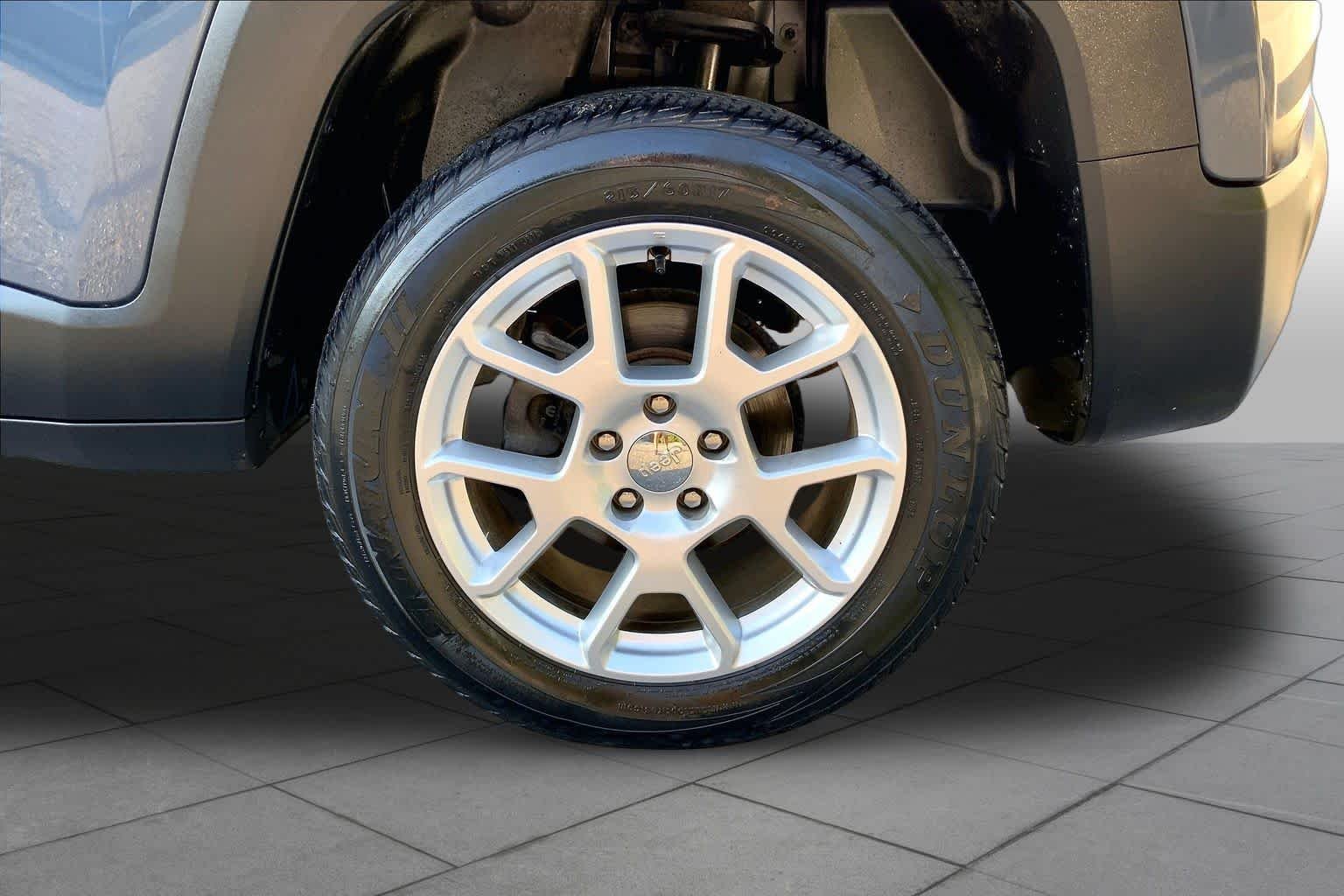 Used 2021 Slate Blue Pearlcoat Jeep Limited image 10
