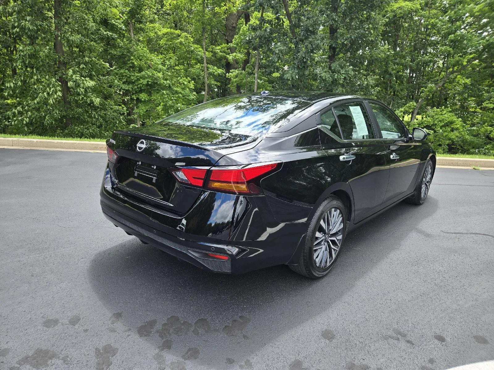 Used 2025 Super Black Nissan SV image 3