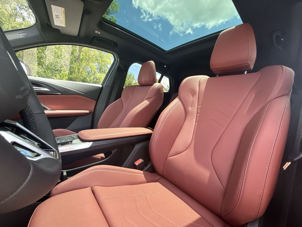 New 2026 Vegas Red Metallic BMW xDrive28i image 13