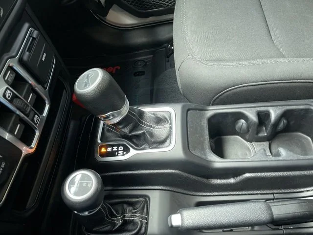 Used 2019 White Jeep Unlimited Sahara image 19