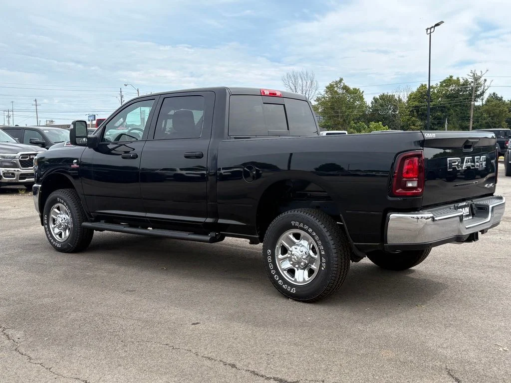 New 2025 Diamond Black Crystal Pearl-Coat Exterior Paint RAM Tradesman image 5