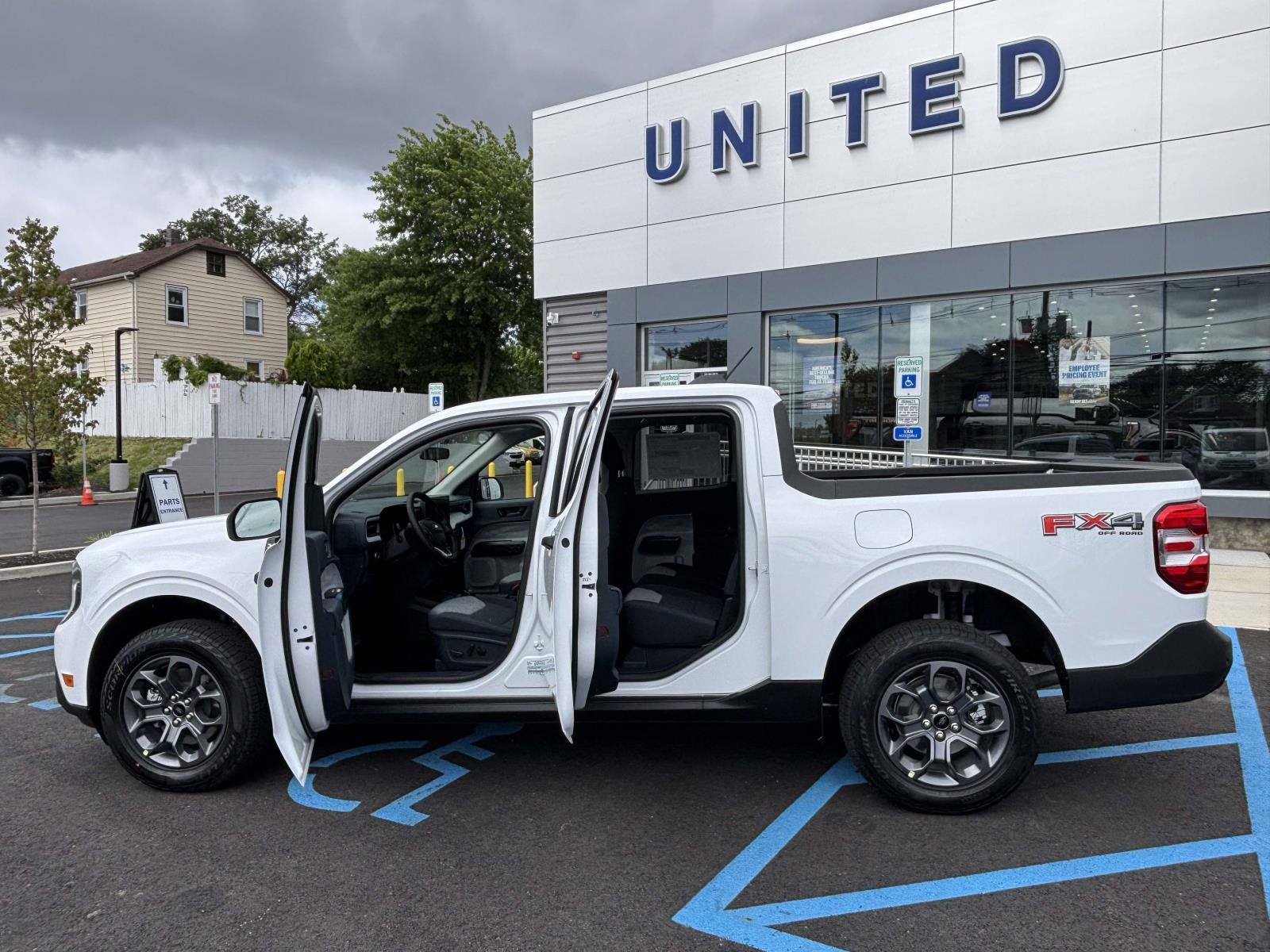 New 2026 Oxford White Ford XLT image 4