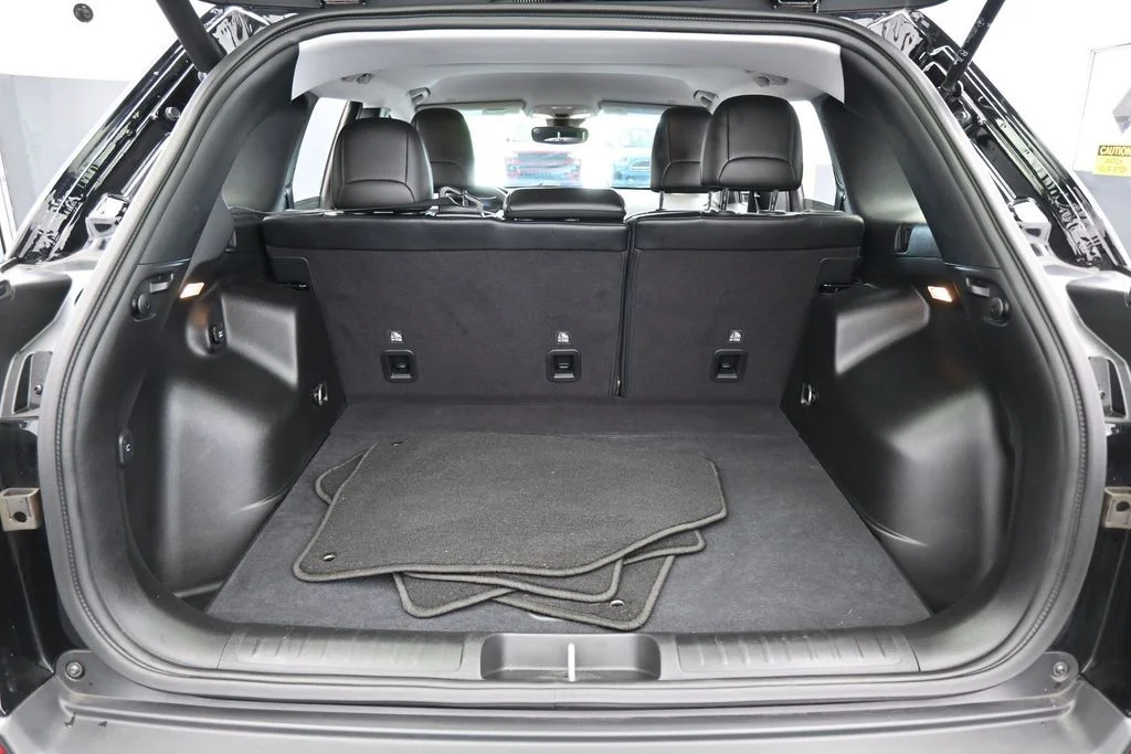 Used 2022 Diamond Black Crystal Pearlcoat Jeep Latitude Lux image 33