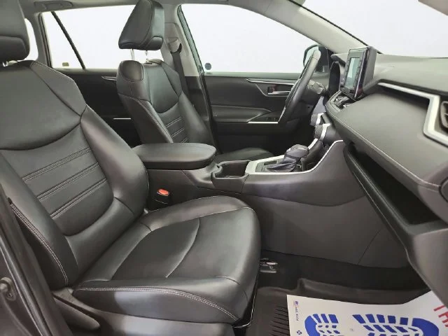 Used 2022 Magnetic Gray Metallic Toyota XLE Premium image 28