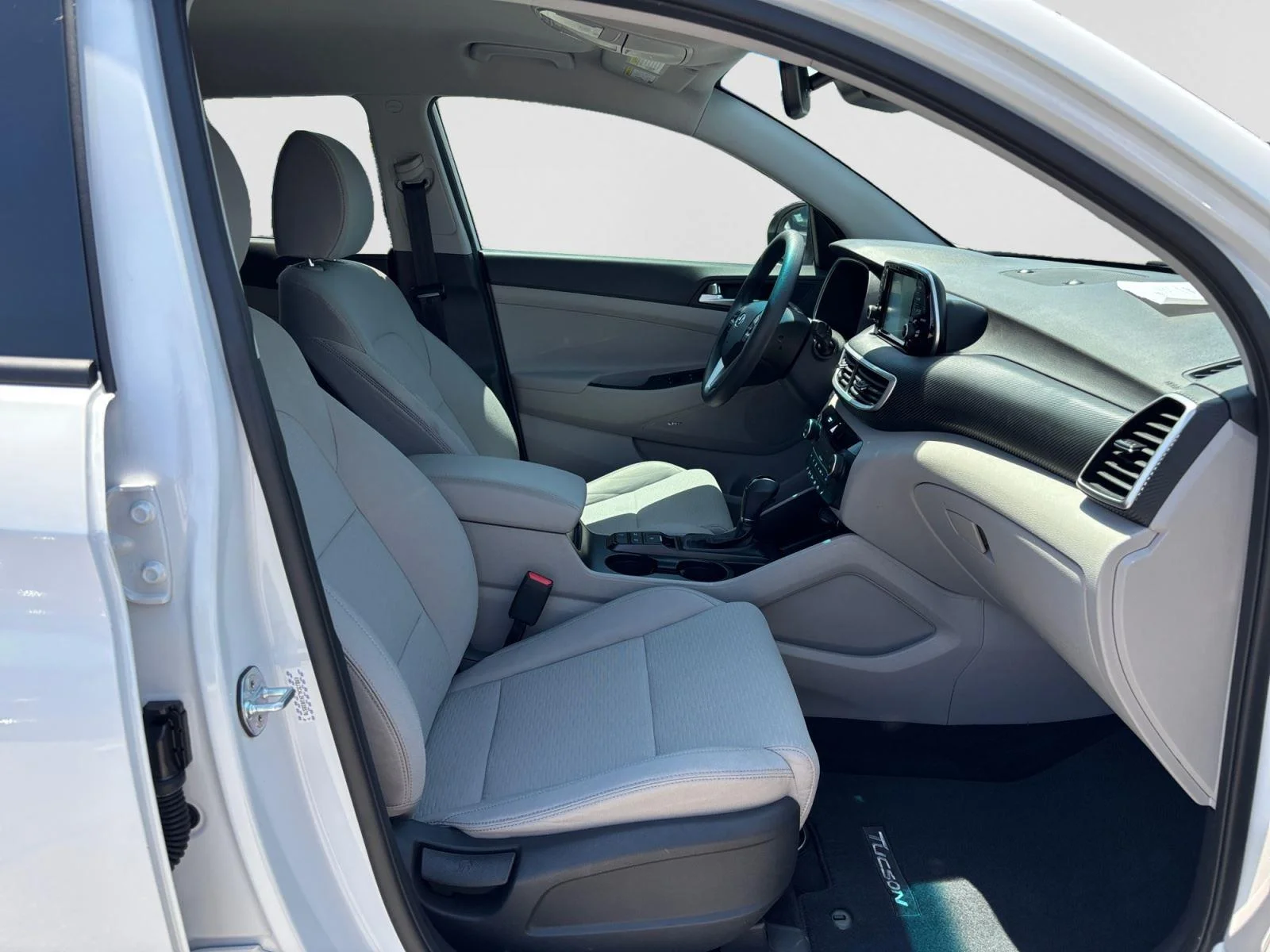Used 2019 Dazzling White Hyundai Sport image 15