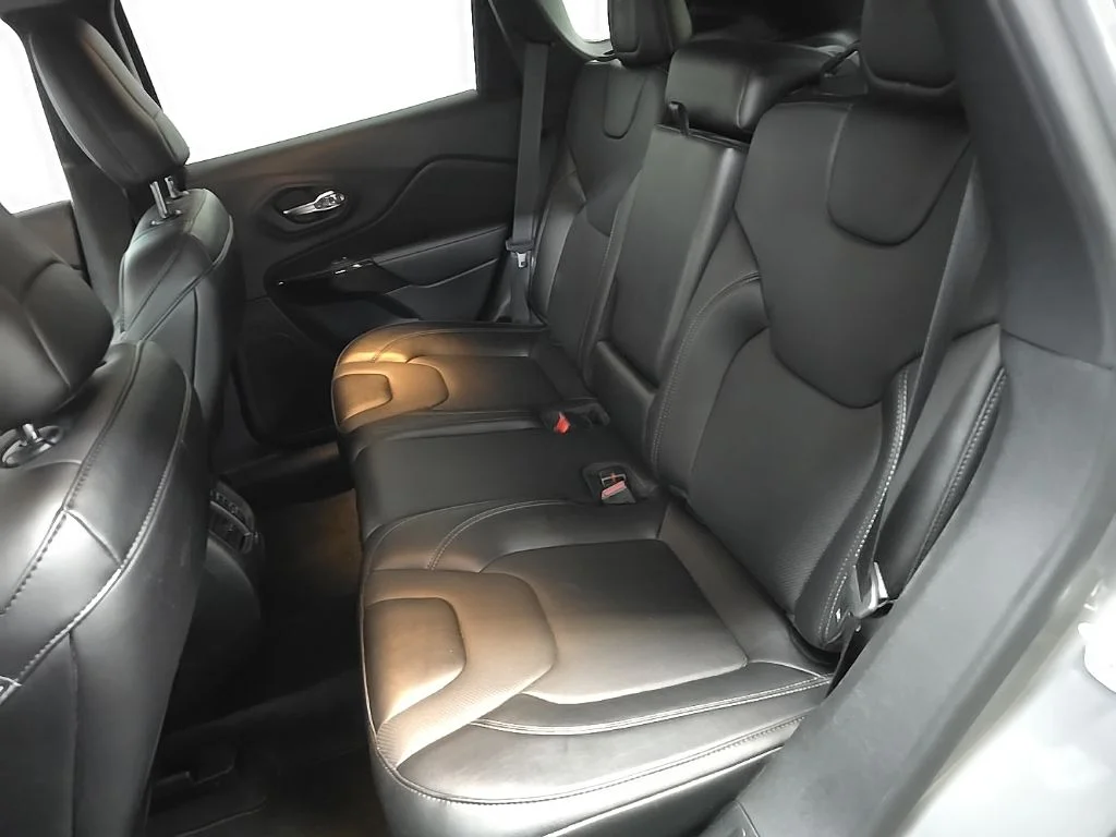 Used 2023 Gray Jeep Altitude image 35