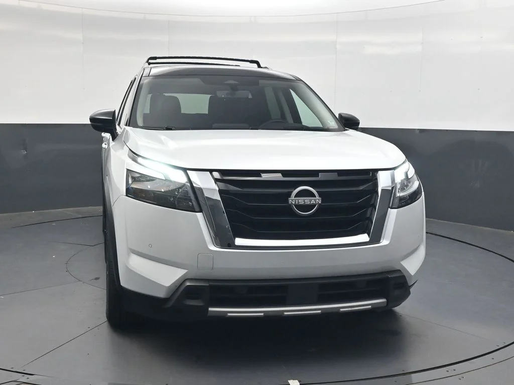 Used 2025 White Nissan Platinum image 15