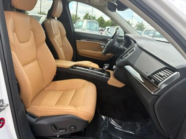 Used 2016 White Volvo T6 Momentum image 32
